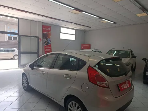 Ford Fiesta 5p 1.0 Black&White 80cv - Immagine 6
