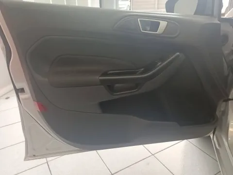 Ford Fiesta 5p 1.0 Black&White 80cv - Immagine 8
