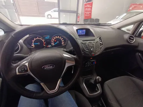 Ford Fiesta 5p 1.0 Black&White 80cv - Immagine 13