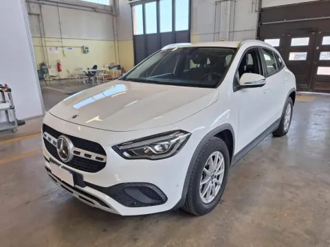 Mercedes GLA 200 d Business Extra auto - Immagine 1