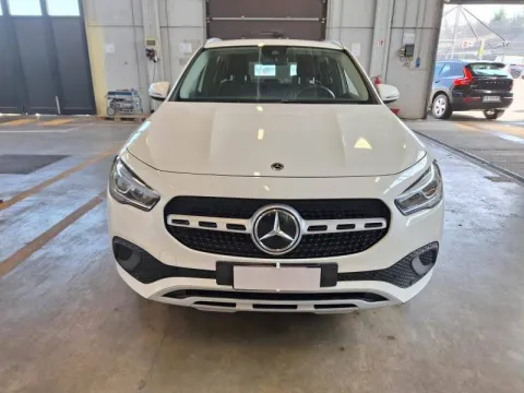 Mercedes GLA 200 d Business Extra auto - Immagine 2