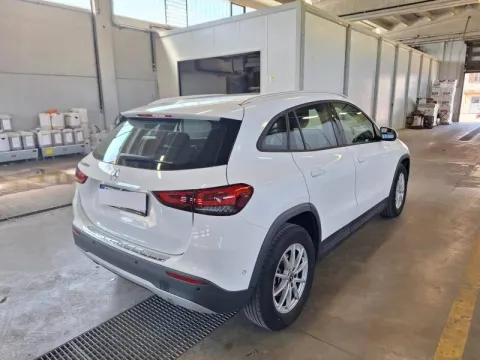 Mercedes GLA 200 d Business Extra auto - Immagine 3