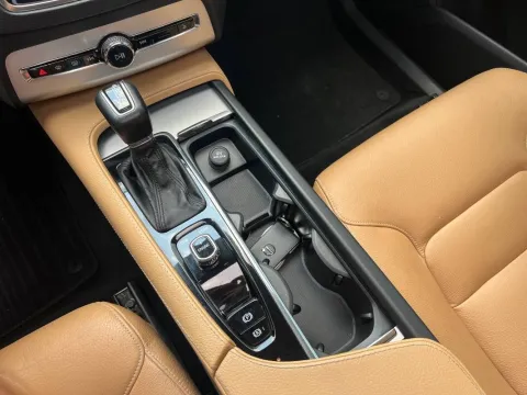 Volvo XC90 2.0 d5 Momentum awd geartronic - Immagine 12