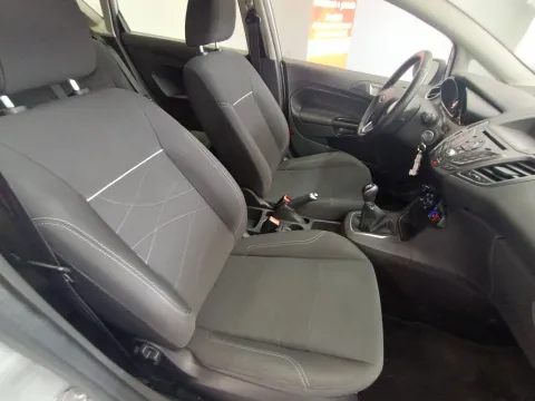 Ford Fiesta 5p 1.0 Black&White 80cv - Immagine 23