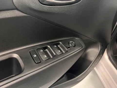 Hyundai i10 1.0 mpi Connectline 63cv auto - Immagine 17