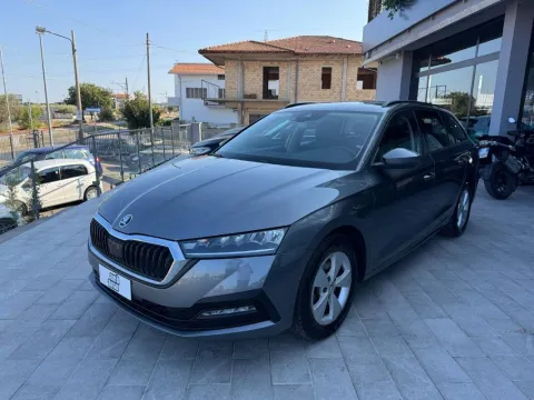Skoda Octavia Wagon 2.0 tdi evo Executive 115cv dsg - Immagine 3