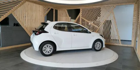 Toyota Yaris 1.5h Business - Immagine 6