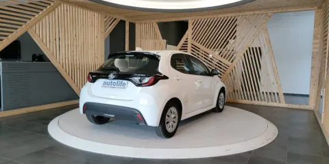Toyota Yaris 1.5h Business - Immagine 8