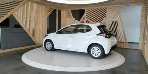Toyota Yaris 1.5h Business - Immagine 11