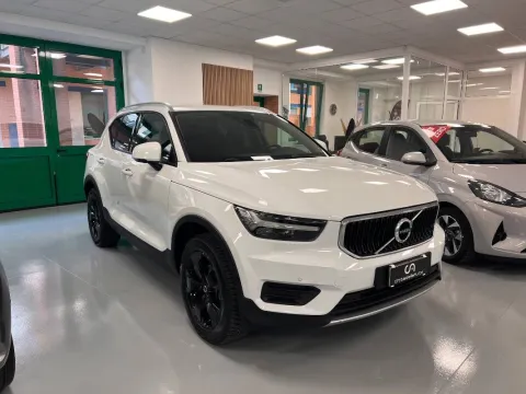 Volvo XC40 1.5 t3 Momentum 156cv - Immagine 1