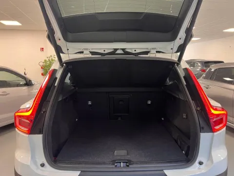 Volvo XC40 1.5 t3 Momentum 156cv - Immagine 8