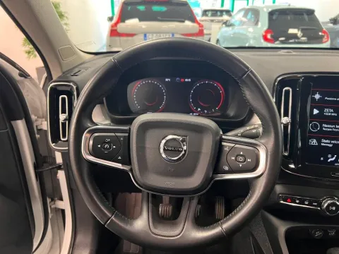 Volvo XC40 1.5 t3 Momentum 156cv - Immagine 11
