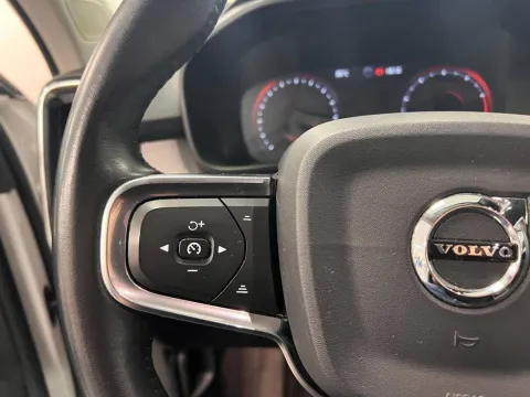 Volvo XC40 1.5 t3 Momentum 156cv - Immagine 12