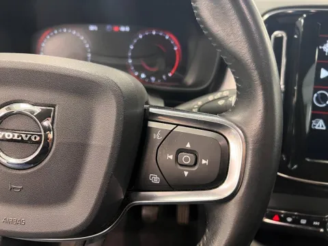Volvo XC40 1.5 t3 Momentum 156cv - Immagine 13