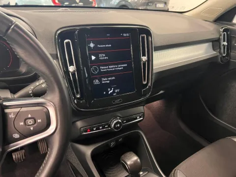 Volvo XC40 1.5 t3 Momentum 156cv - Immagine 15