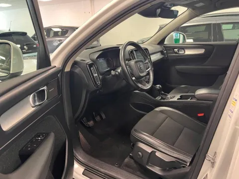 Volvo XC40 1.5 t3 Momentum 156cv - Immagine 16