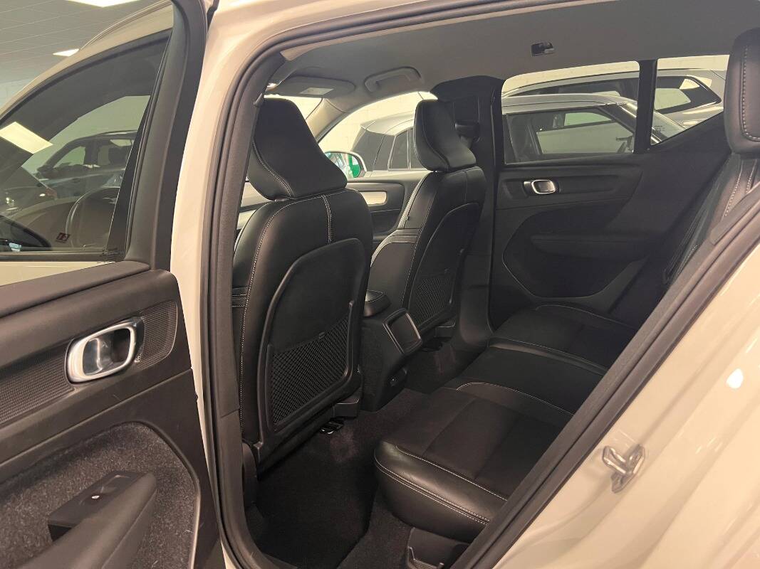 Volvo XC40 1.5 t3 Momentum 156cv - Immagine 17