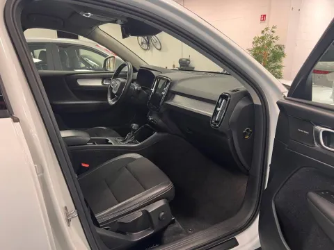 Volvo XC40 1.5 t3 Momentum 156cv - Immagine 19