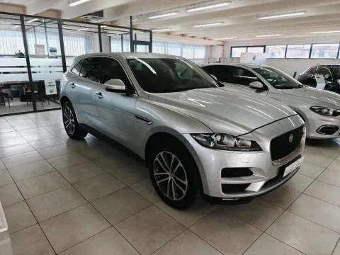 Jaguar F-Pace 2.0d i4 Portfolio awd 180cv my18 - Immagine 1