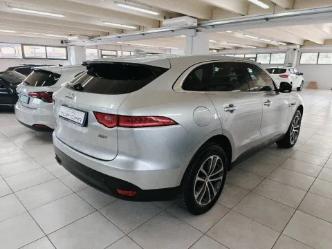 Jaguar F-Pace 2.0d i4 Portfolio awd 180cv my18 - Immagine 4
