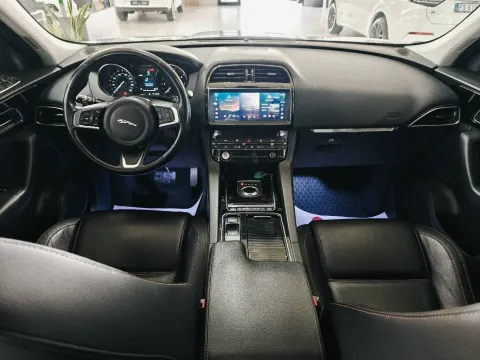 Jaguar F-Pace 2.0d i4 Portfolio awd 180cv my18 - Immagine 5