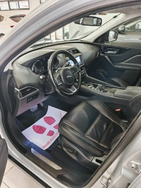 Jaguar F-Pace 2.0d i4 Portfolio awd 180cv my18 - Immagine 6