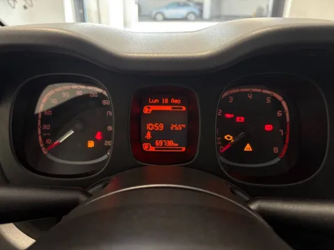 Fiat Panda 1.0 firefly hybrid City Life s&s 70cv 5p.ti - Immagine 14