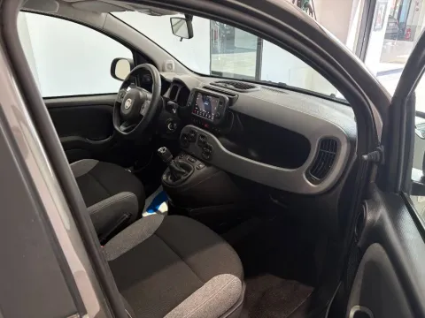 Fiat Panda 1.0 firefly hybrid City Life s&s 70cv 5p.ti - Immagine 17