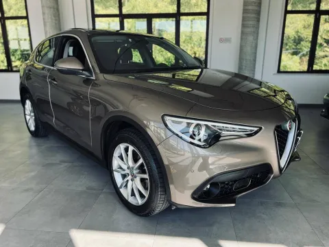 Alfa Romeo Stelvio 2.2 t Lusso Q4 210cv auto - Immagine 3