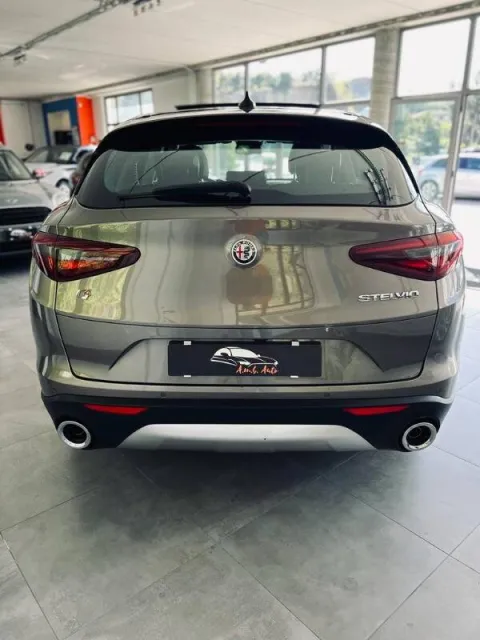 Alfa Romeo Stelvio 2.2 t Lusso Q4 210cv auto - Immagine 5