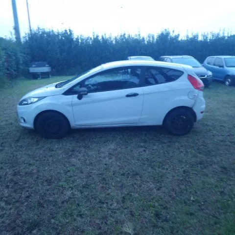 Ford Fiesta 3p 1.4 tdci + c/esp E5 - Immagine 3