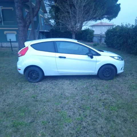 Ford Fiesta 3p 1.4 tdci + c/esp E5 - Immagine 5