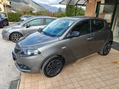 Lancia Ypsilon 1.0 firefly hybrid Gold s&s 70cv - Immagine 1