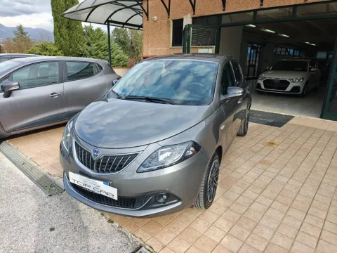 Lancia Ypsilon 1.0 firefly hybrid Gold s&s 70cv - Immagine 2
