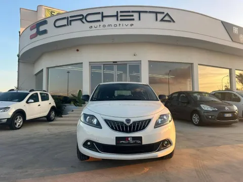 Lancia Ypsilon 1.0 firefly hybrid Platino s&s 70cv - Immagine 1