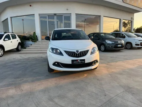Lancia Ypsilon 1.0 firefly hybrid Platino s&s 70cv - Immagine 2