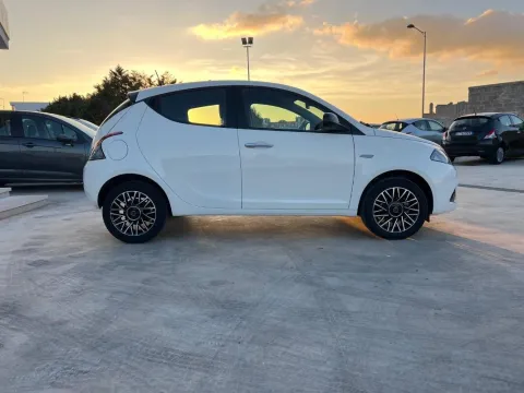 Lancia Ypsilon 1.0 firefly hybrid Platino s&s 70cv - Immagine 7