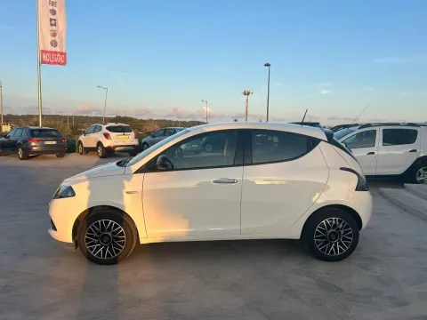 Lancia Ypsilon 1.0 firefly hybrid Platino s&s 70cv - Immagine 9