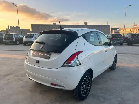 Lancia Ypsilon 1.0 firefly hybrid Platino s&s 70cv - Immagine 10