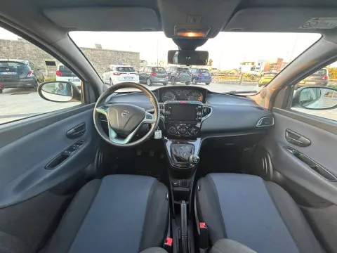 Lancia Ypsilon 1.0 firefly hybrid Platino s&s 70cv - Immagine 12