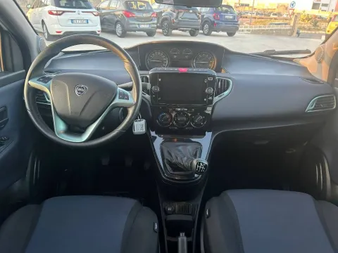 Lancia Ypsilon 1.0 firefly hybrid Platino s&s 70cv - Immagine 13