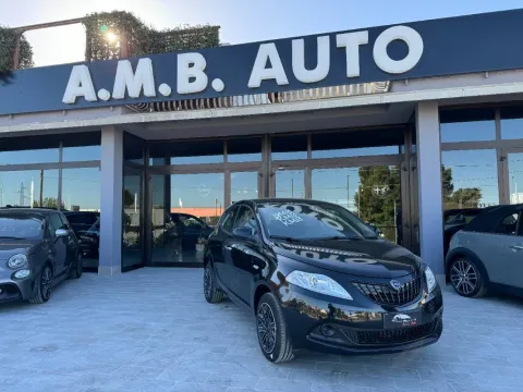 Lancia Ypsilon 1.0 firefly hybrid Oro s&s 70cv - Immagine 1