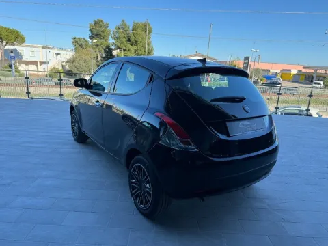 Lancia Ypsilon 1.0 firefly hybrid Oro s&s 70cv - Immagine 6