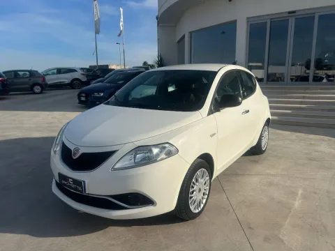 Lancia Ypsilon 1.2 Gold ecochic Gpl 69cv - Immagine 2