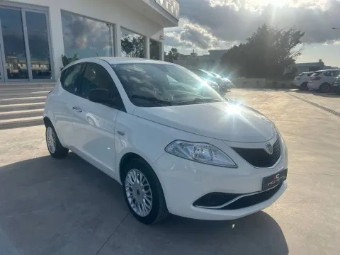 Lancia Ypsilon 1.2 Gold ecochic Gpl 69cv - Immagine 3
