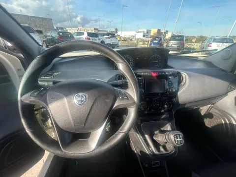 Lancia Ypsilon 1.2 Gold ecochic Gpl 69cv - Immagine 9