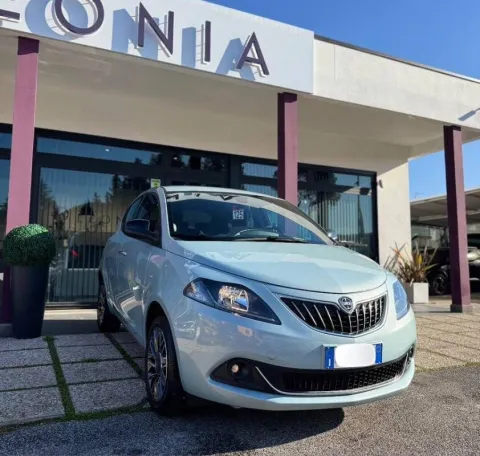 Lancia Ypsilon 1.0 firefly hybrid Gold Plus s&s 70cv 5p.ti - Immagine 1