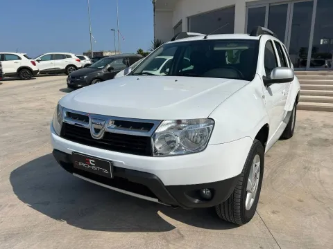 Dacia Duster 1.6 Laureate Gpl 4x2 110cv - Immagine 3