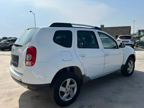 Dacia Duster 1.6 Laureate Gpl 4x2 110cv - Immagine 8