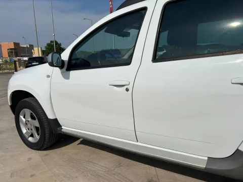 Dacia Duster 1.6 Laureate Gpl 4x2 110cv - Immagine 12